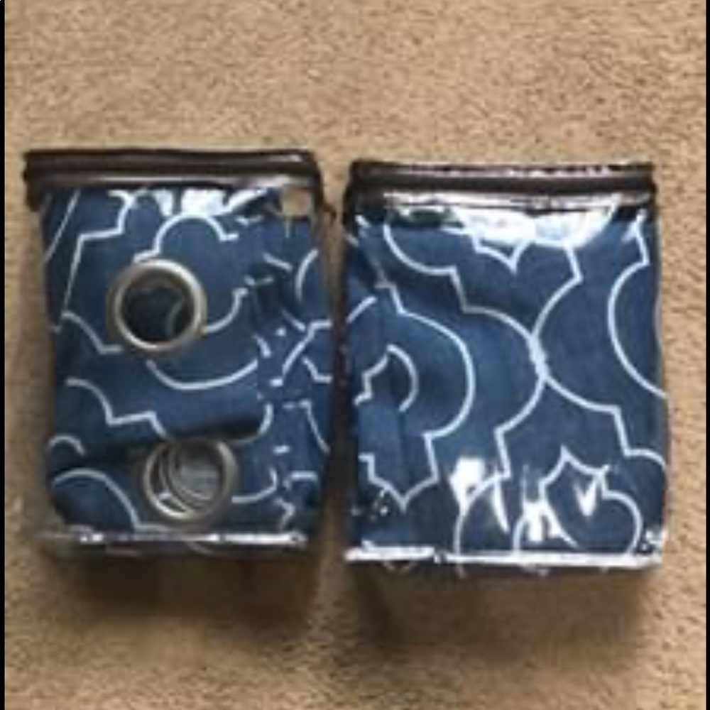 Set of 2 navy patterned curtains